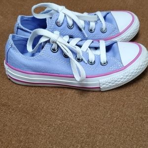 Girl's Converse low top sneaker